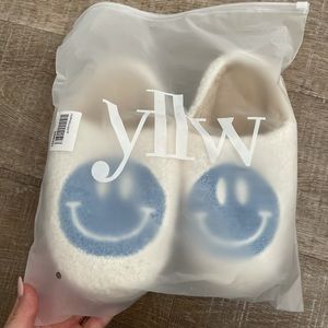 YELLOW THE LABEL blue smiley slippers